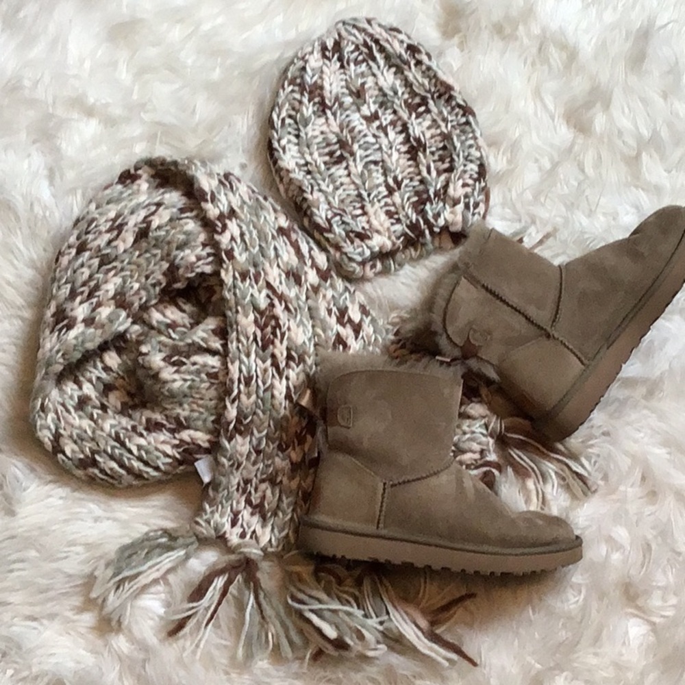 3/$15 Chunky knit hat and scarf set